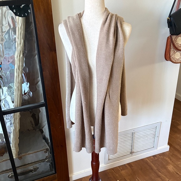 Chic Beige Women's Shawl with Belt - Picture 11 of 13